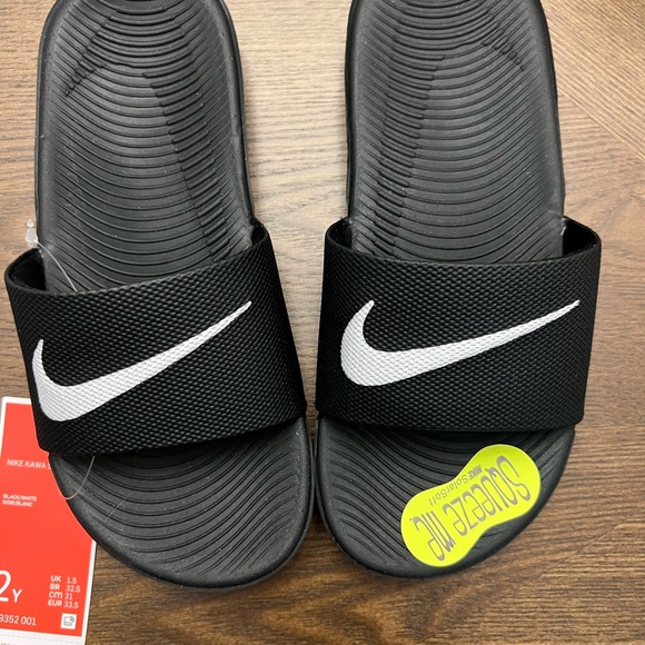 Nike - Picture 4 of 4